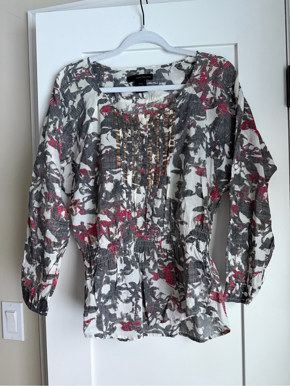 Calvin Klein Jeans White Floral Long-Sleeve Blouse with Red Accents and beads S
